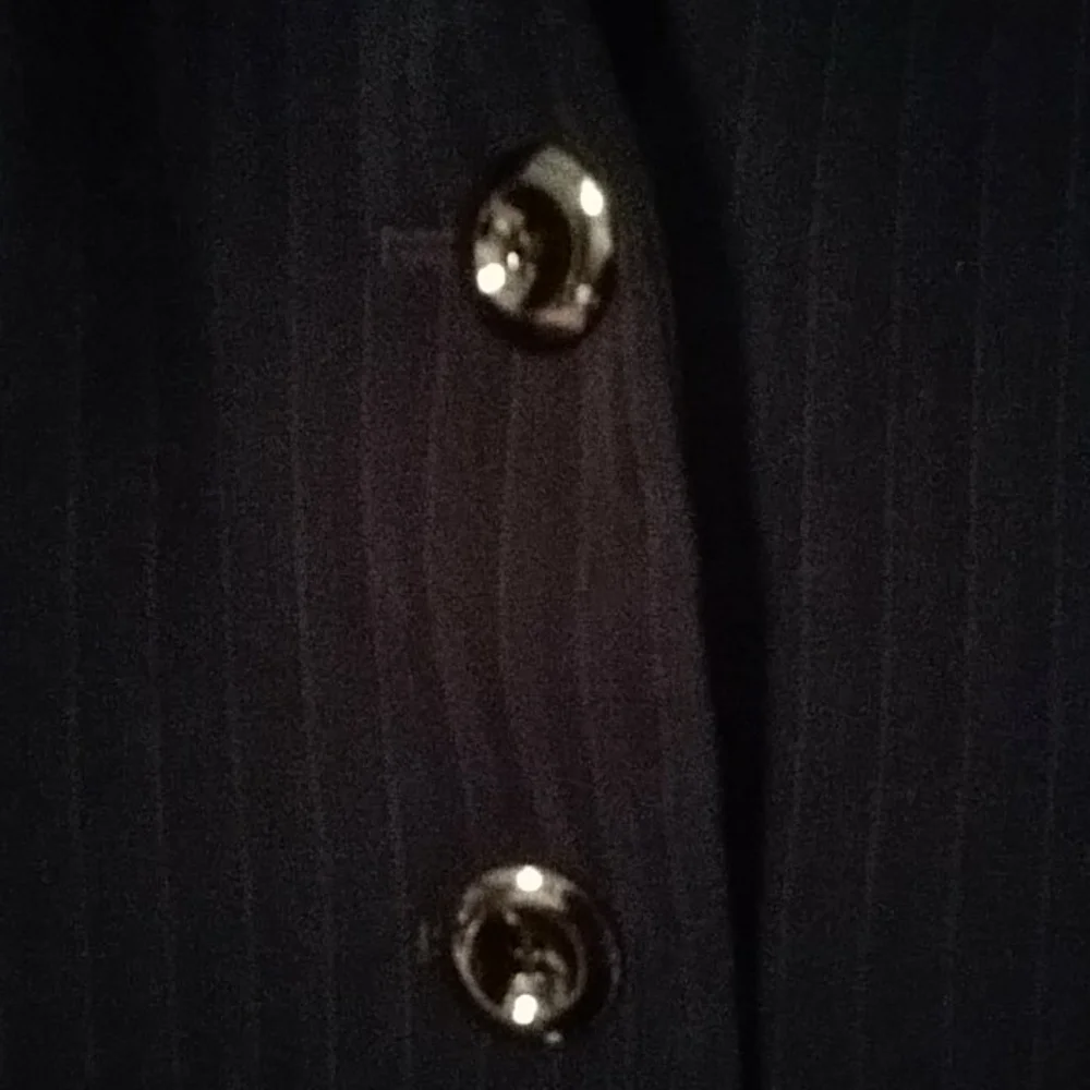 Tahari suit jacket 8 black pinstripes - Picture 6 of 9